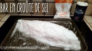 Voici mon bar entier enrobé en sa croûte de sel humidifié, prêt à mettre au four. Le sel fin de table a marché tout aussi bien que le sel de mer gris