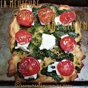 Ma pâte à pizza sans gluten (vegan et sans lactose) est garnie de pesto fait au Thermomix, de mozzarelle et de tomates de mon jardin